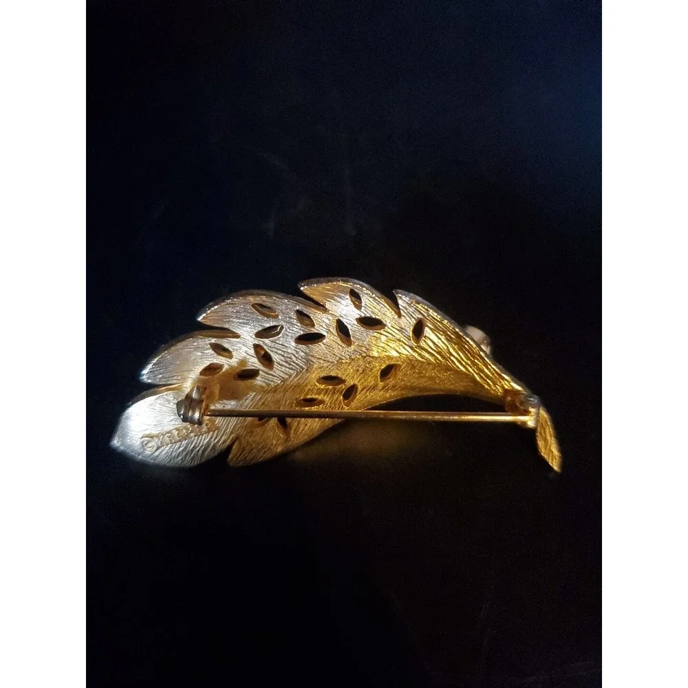 Vintage Kramer Goldtoned‎ Leaf Brooch With Green Agate And Pearl Accents 2 &1/2